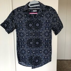 Short sleeve navy paisley button down